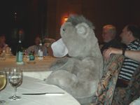 Viel getrunken hat er nicht. Das muss er noch lernen!